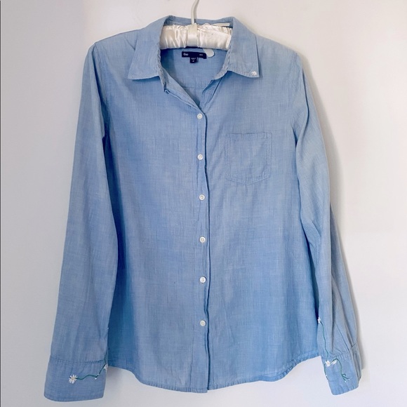 Hand embroidered daisy vine Gap light blue long sleeve shirt. Size M - Picture 1 of 7